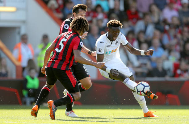 同时也凸显 同时也凸显